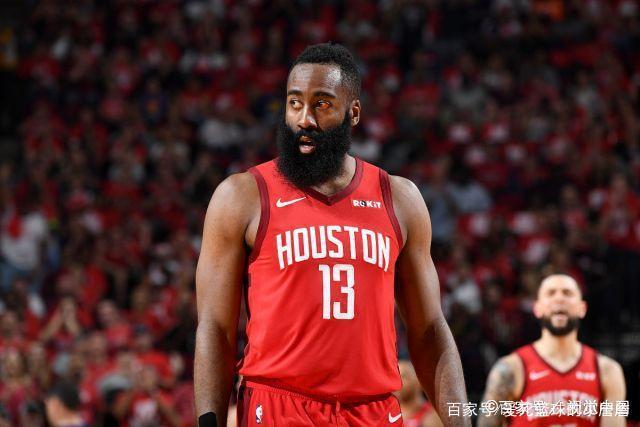 巴萨17岁小将面部受伤缝10针 赛后社交媒体晒图